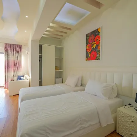 فندق Iliria ساراندا