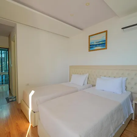 Iliria ساراندا