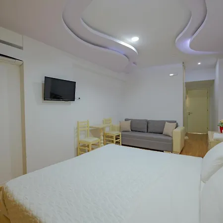 Iliria فندق ساراندا